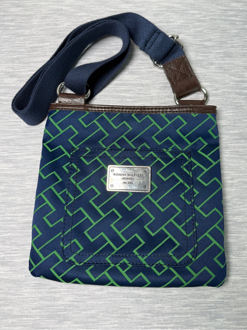 Tommy Hilfiger Navy Green Geometric Crossbody Bag Logo Plate Y2K Vintage 90s